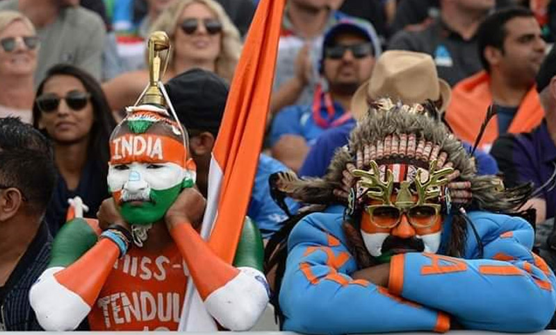 ফাইনালের টিকিট বেচে দিচ্ছেন ভারতীয় দর্শকরা; সঙ্গে বিয়ার ফ্রি!